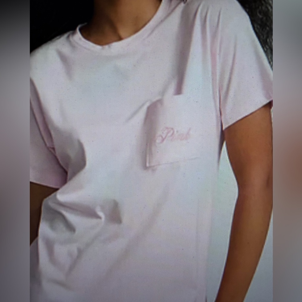 NEW with tags.
PINK Victoria's Secret Classic Crewneck Tee.
Light Pink color.